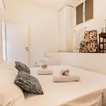 Modern Design 5 Minutes San Raffaele * Milano