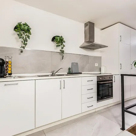 Modern Design 5 Minutes San Raffaele Appartamento Milano